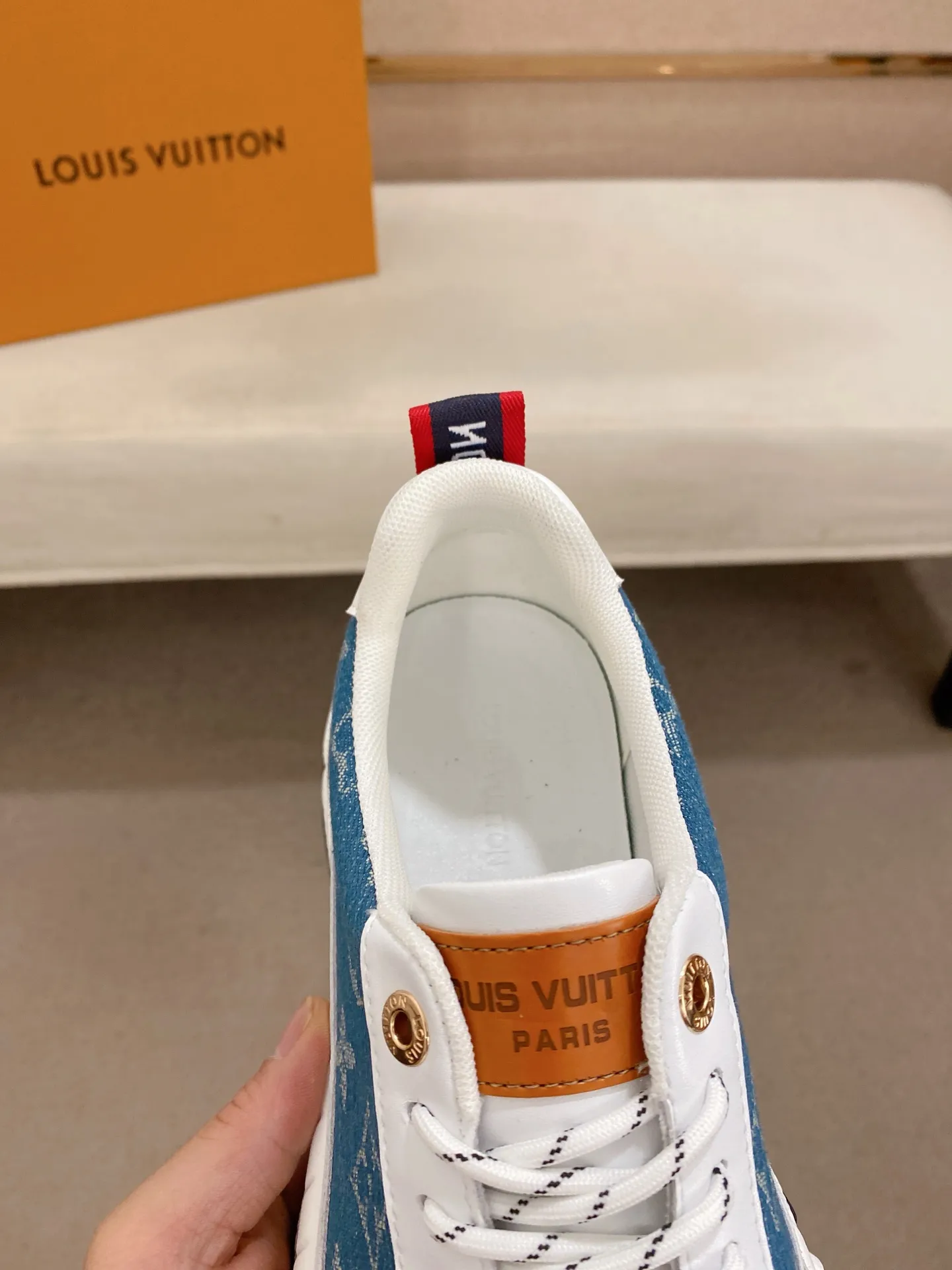 Men's shoes💰 442💰Louis Vuitton (Louis Vuitton/LV) top 🔍🔍 new models are on sale at the same time, the upper 🇮🇹 imported Italian first-layer cowhide, fully imported breathable mesh lining 💪💪, completely 1⃣️compared 1⃣️Reproduction🇮🇹💪💪, ⚠Sole: The original sole is specially provided by the original factory, the exclusive movable molded sole is super comfortable, ⚠Original factory follow-up goods, 🔍🔍high quality, you can enter and leave the counter at will, welcome to compare⚠. Code number: 38-44. Can be customized for 45 non-refundable!